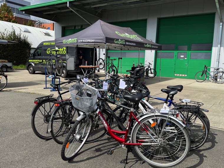 Mobile Fahrradwerkstatt mit Durchsicht aller Fahrräder der Mitarbeiter